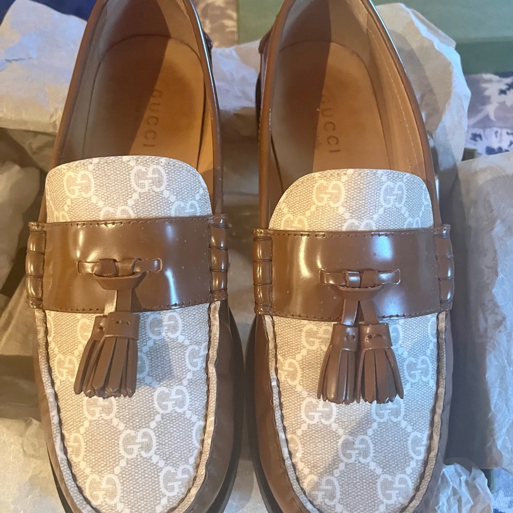 Gucci Italian Loafers size 9 brown hand crafted in Italy. Beautiful. 🇮🇹🇮🇹